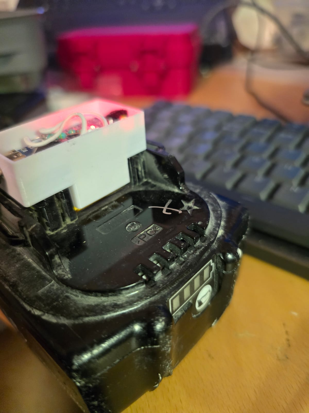 Makita battery pack with the service electronics fitted in the housing